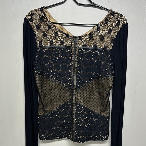 BKE Black and Tan Graphic Fitted Blouse - Picture 1 of 9